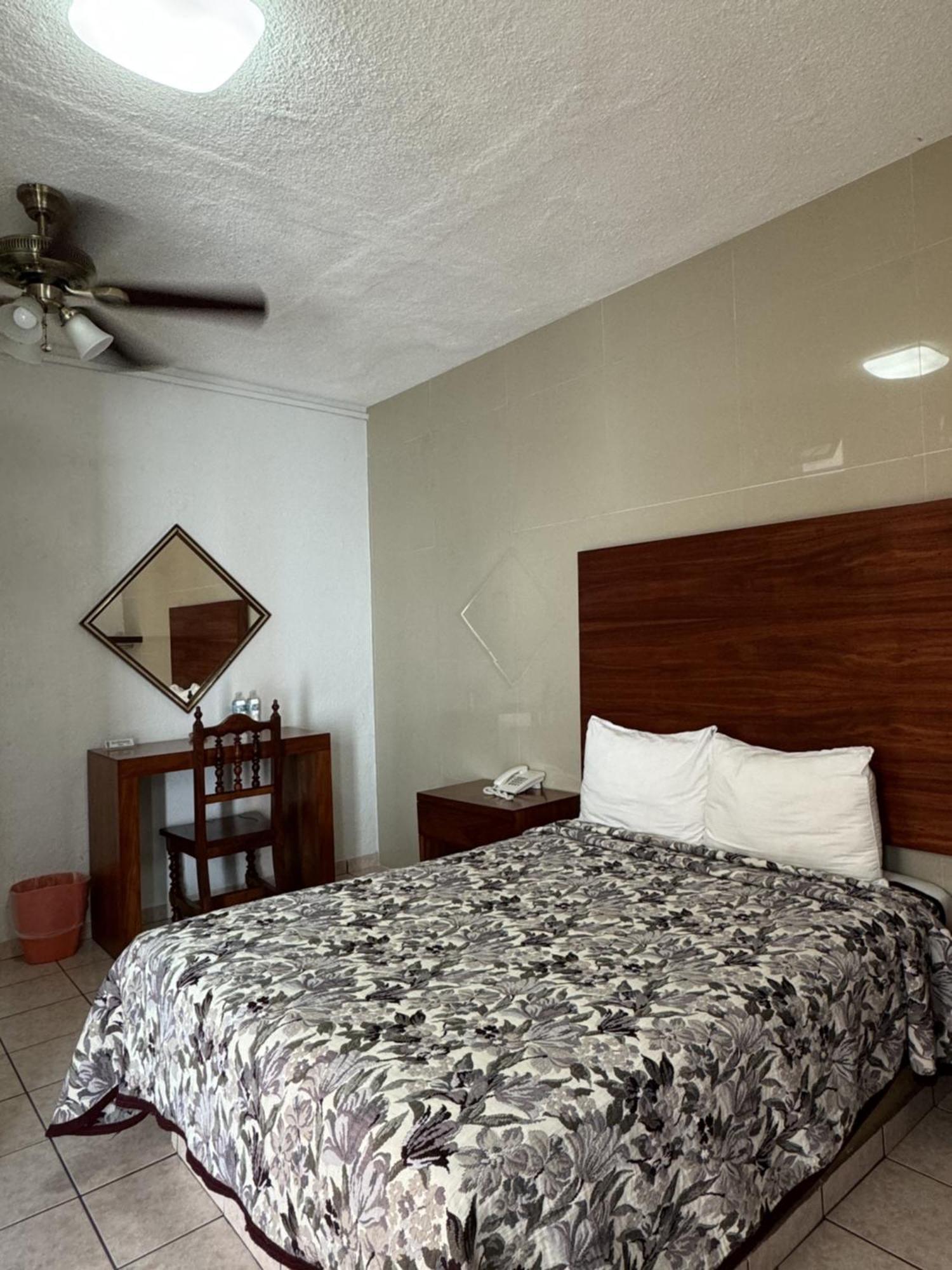 Hotel Las Fuentes Лагос де Морено Екстериор снимка
