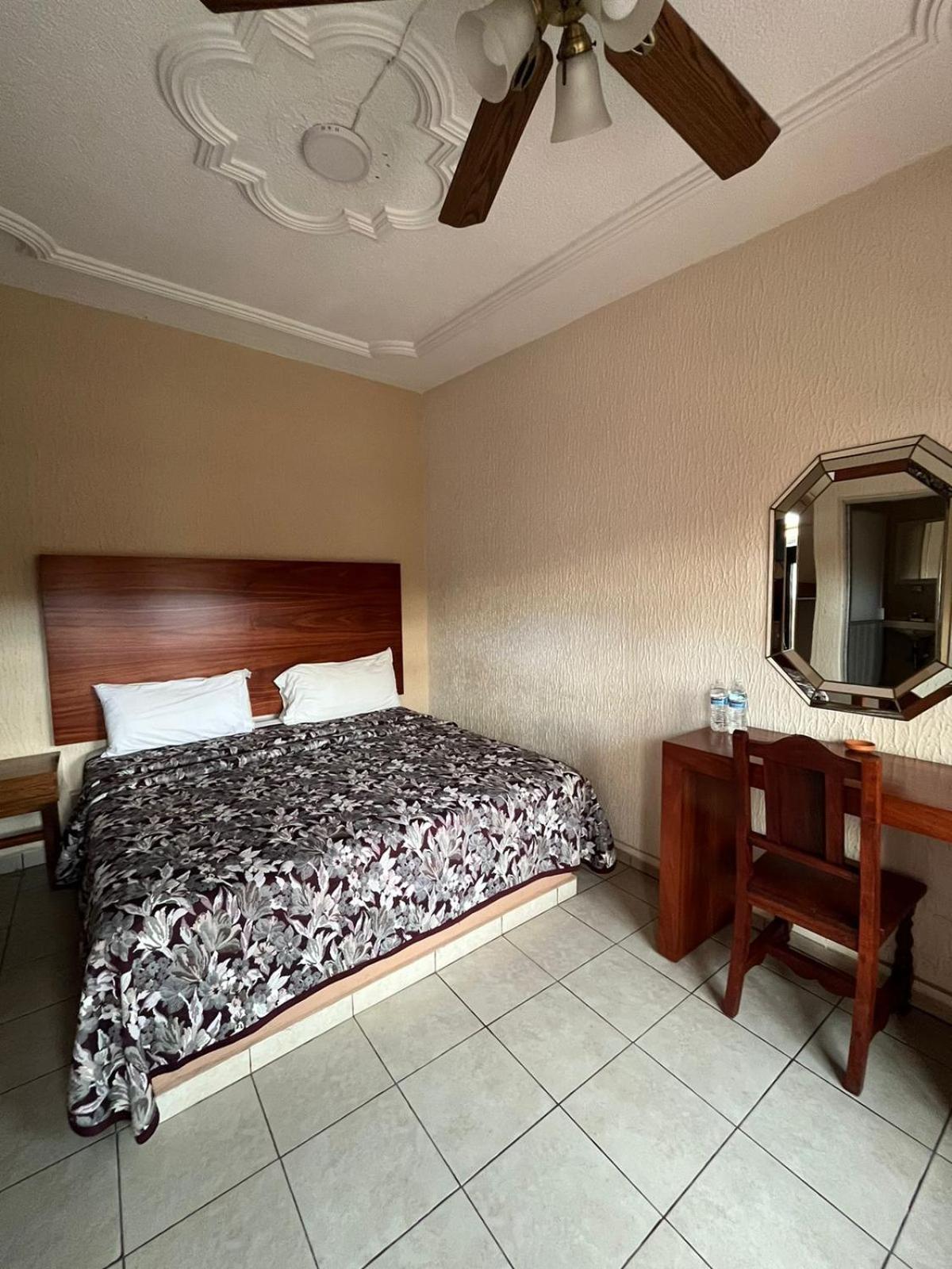 Hotel Las Fuentes Лагос де Морено Екстериор снимка