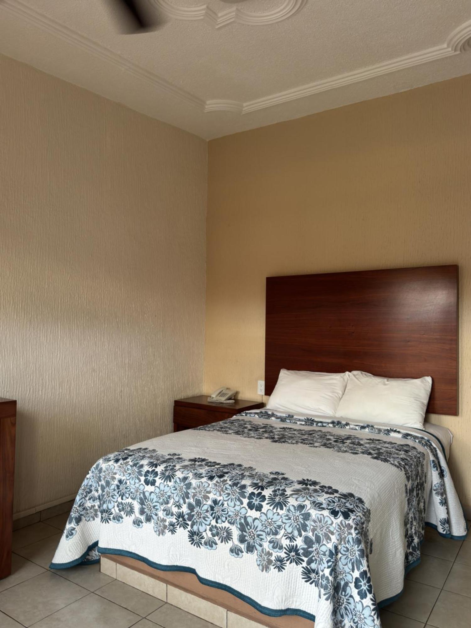 Hotel Las Fuentes Лагос де Морено Екстериор снимка