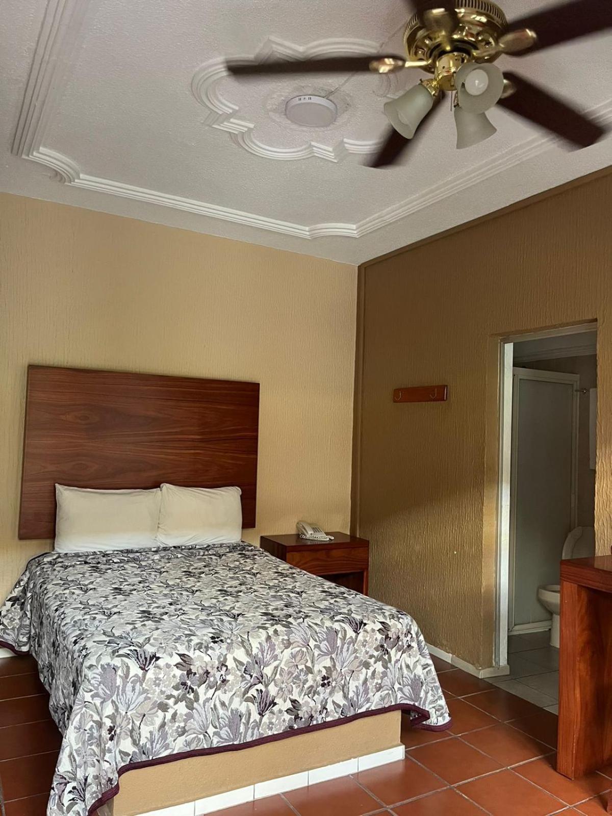 Hotel Las Fuentes Лагос де Морено Екстериор снимка