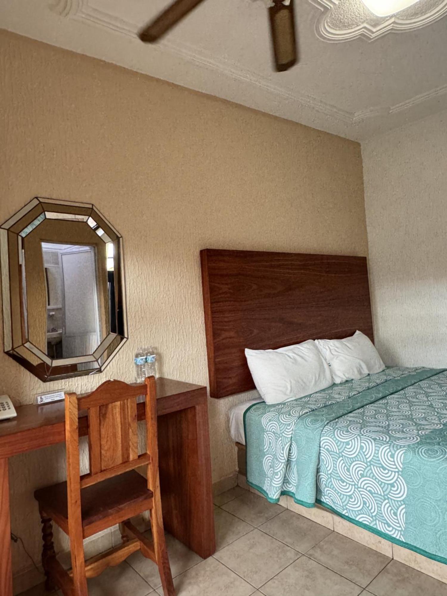 Hotel Las Fuentes Лагос де Морено Екстериор снимка
